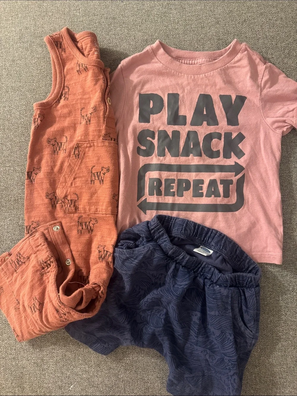 5/$15- Outfit bundle size 12-18 months